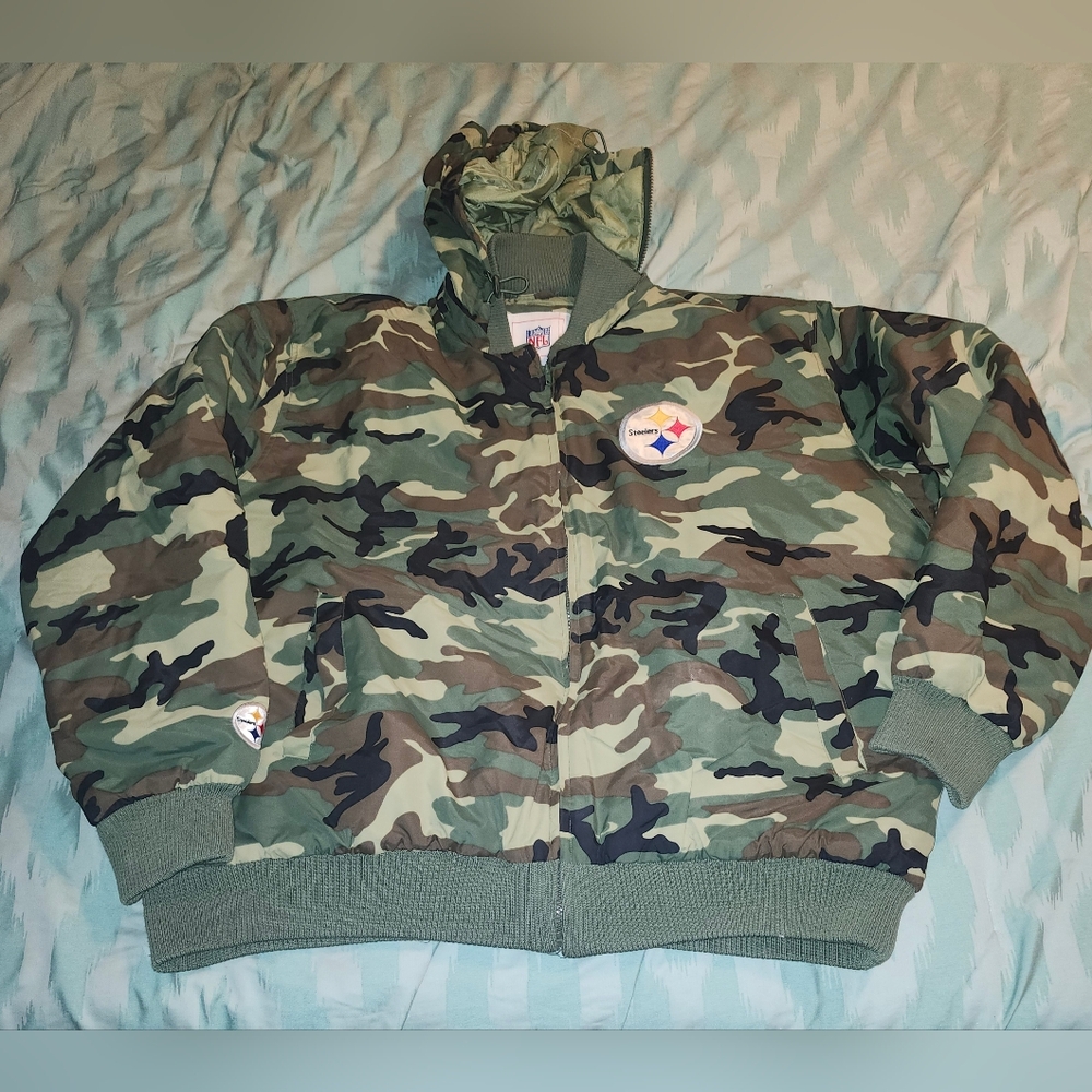 Vintage 1990s Camo Pittsburgh Steelers NFL Football Hooded Puffer Jacket  2XL‎
